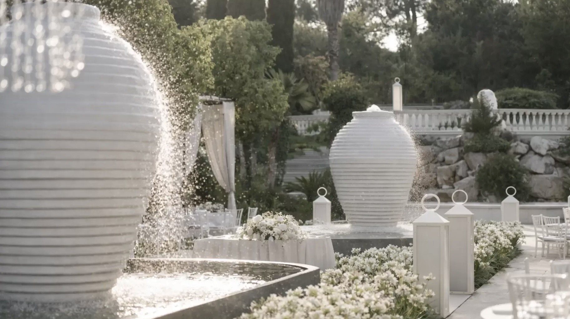 Il giardino di Villa Florio con le fontane bianche allestito per un matrimonio